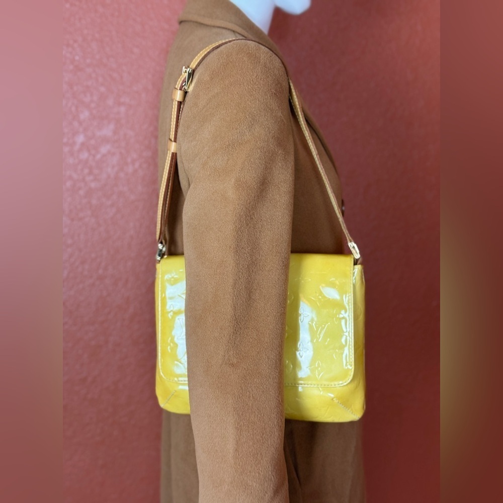 LOUIS VUITTON VERNIS THOMPSON STREET SHOULDER BAG BEIGE/YELLOW - Picture 6 of 16